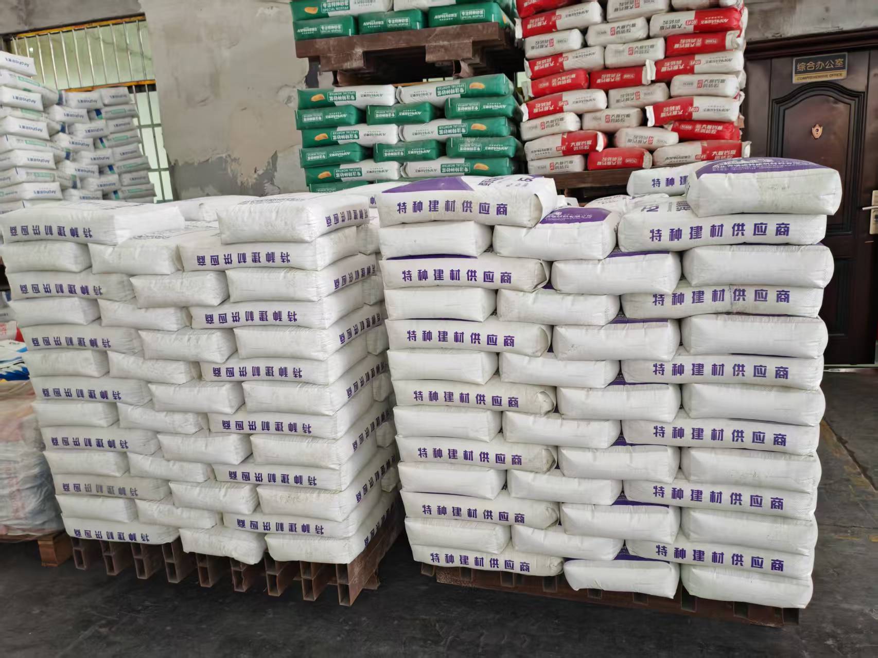 犍为拱顶带模注浆料